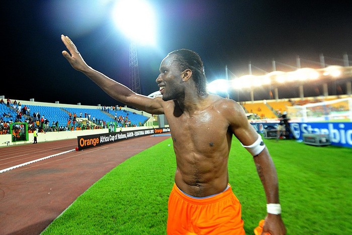 'Voi rừng' Drogba ăn mừng trong trận thắng Burkina Faso tại CAN 2010